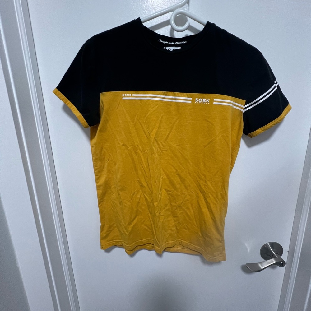 Men's NWOT Black‎ and Yellow SOBK short sleeved Shirt
